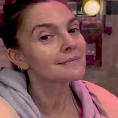 Drew Barrymore, 50, encanta fãs com post sem maquiagem e filtros