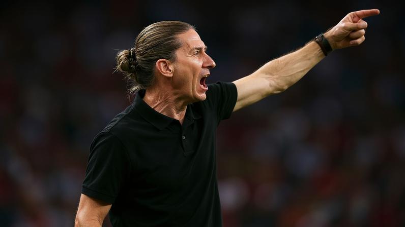 Filipe Luís, técnico do Flamengo, só usa roupas pretas por um motivo - que tem conexão surpreendente com Steve Jobs