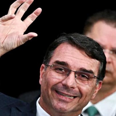 Flávio confirma apoio de Bolsonaro à sua candidatura