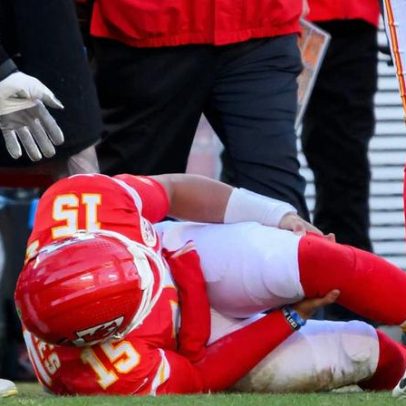 Mahomes faz cirurgia bem-sucedida para reconstrução de ACL e LCL