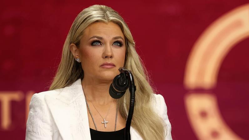 Erika Kirk revela orações após perder o marido