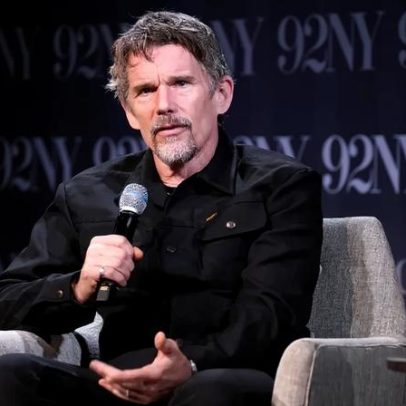 Ethan Hawke lamenta infância difícil e complexa de Maya Hawke