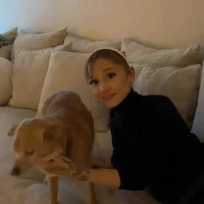 Ethan Slater publica fotos de Ariana Grande curtindo fim de ano em casa