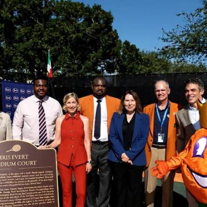 Chris Evert inaugura quadra batizada com seu nome na Orange Bowl