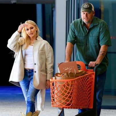 Gwen Stefani e Blake Shelton negam rumores de separação com passeio de compras