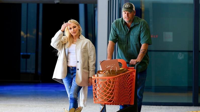 Blake Shelton and Gwen Stefani were seen on a grocery run on Tuesday. GAMR / BACKGRID