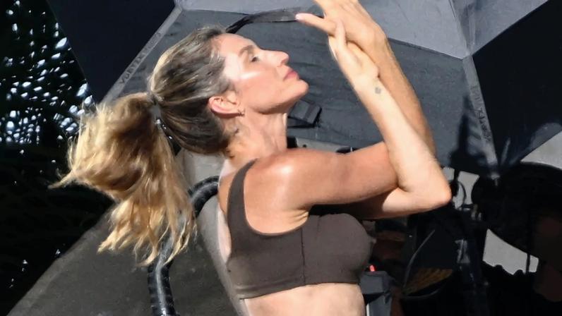 Gisele Bündchen showed off her figure in a brown workout set while filming a commercial on a Miami beach Saturday. BACKGRID