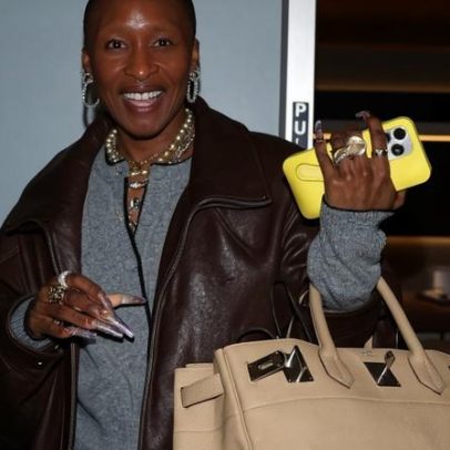 Cynthia Erivo carrega Birkin 50 gigante em Nova York