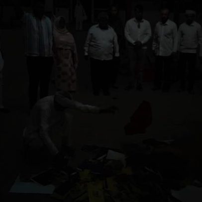 Hindus atacam cristãos e queimam exemplares da Bíblia