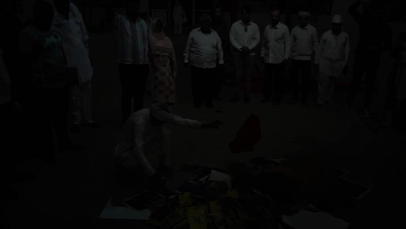 Hindus espancam cristãos e queimam exemplares da Bíblia