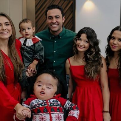 Bruna Massa faz ensaio de Natal com a família