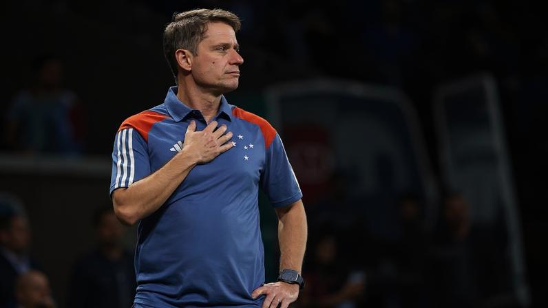 Fernando Seabra em Cruzeiro x São Paulo, pela Série A 2024. Foto: Gilson Lobo/AGIF/Gazeta Press
