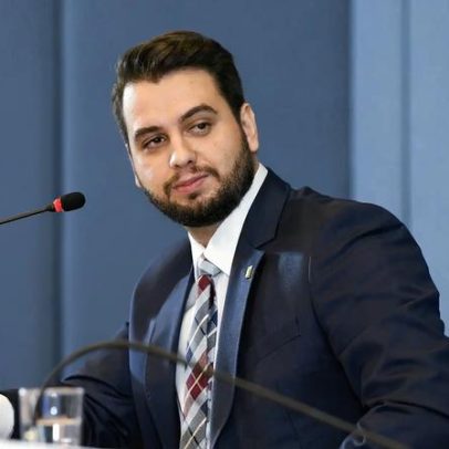 Moraes autoriza Filipe Martins a acompanhar julgamento