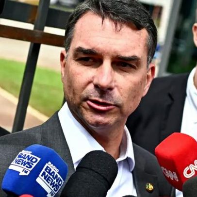 Flávio acusa Moraes de atrasar autorização para nova cirurgia de Bolsonaro