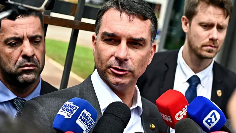 Senador criticou alegações do ministro para autorizar cirurgia, inclusive pedindo perícia médica em exames. (Foto: André Borges/EFE)