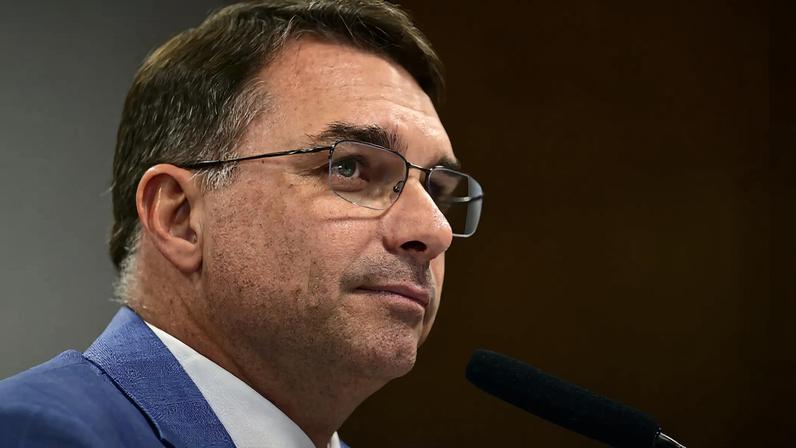 Flávio disse ter recebido o aval de Bolsonaro para disputar a presidência da República pelo PL nas eleições de 2026. (Foto: Saulo Cruz/Agência Senado)