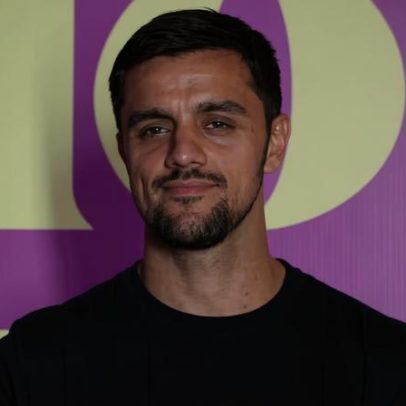 Felipe Simas revela que está cursando teologia, abrindo a mente