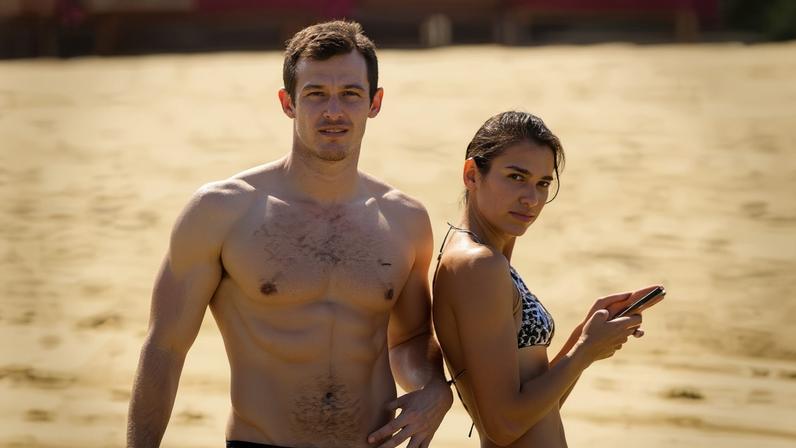 Dua Lipa e Callum Turner em Puerto Vallarta — Foto: The Grosby Group