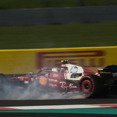 Hamilton colide com Ferrari em treino livre do GP de Abu Dhabi