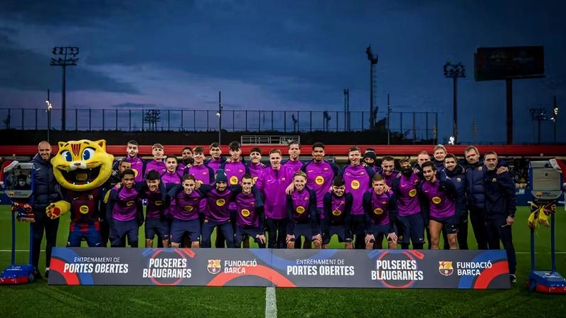 Barcelona realiza treino aberto no estádio Johan Cruyff — Foto: Reprodução/Barcelona