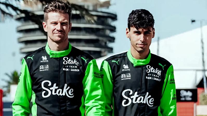 Nico Hulkenberg e Gabriel Bortoleto antes testes da pré-temporada da F1 2025 (Foto: Reprodução/Sauber)