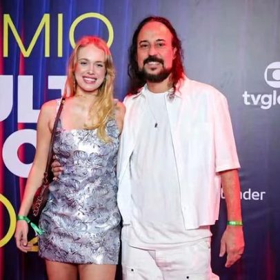 Gabriel O Pensador, recém-casado, aparece com a esposa no Multishow 2025