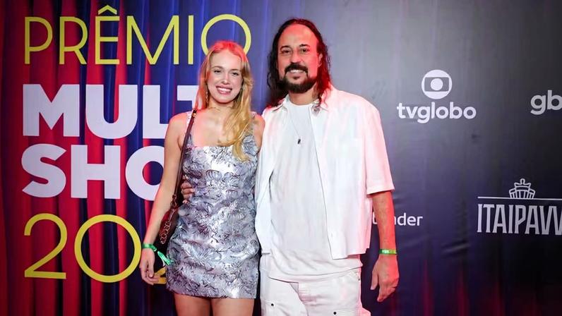 Gabriel, o Pensador e a esposa, Gabriela Vicente — Foto: Victor Chapetta/BrazilNews