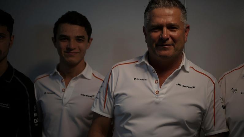 1 de 4 Lando Norris e Gil de Ferran no GP do Brasil de 2018, quando ex-piloto era diretor esportivo da McLaren — Foto: Steven Tee/LAT Images
