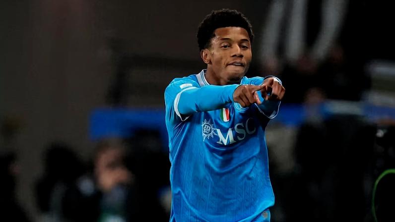 David Neres comemora gol em Napoli 2x0 Milan — Foto: Jose Breton/Pics Action/NurPhoto via Getty Images