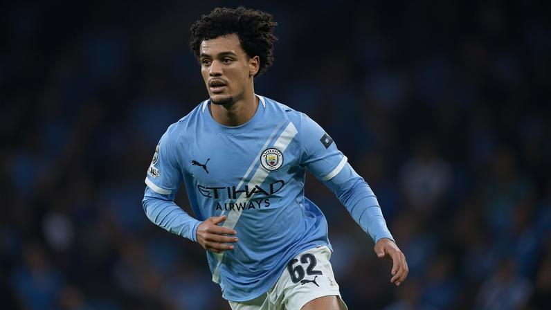 Oscar Bobb tem 22 anos e foi formado na base do Manchester City — Foto: Getty Images