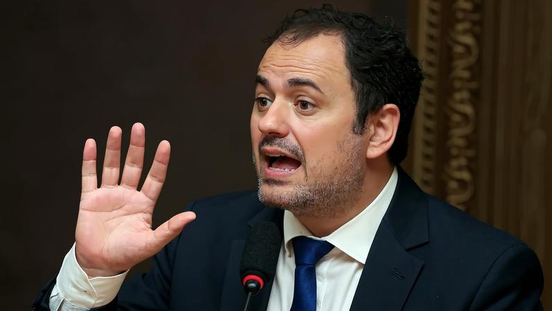 Câmara suspende mandato de Glauber Braga por seis meses