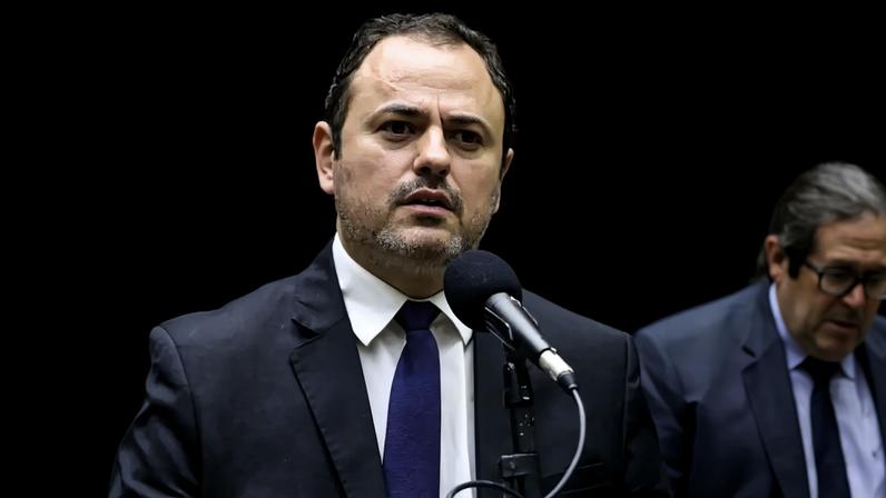 Polícia Legislativa foi chamada para retira o deputado federal Glauber Braga (PSOL-RJ) da Mesa Diretora da Câmara. (Foto: Kayo Magalhães/Câmara dos Deputados)