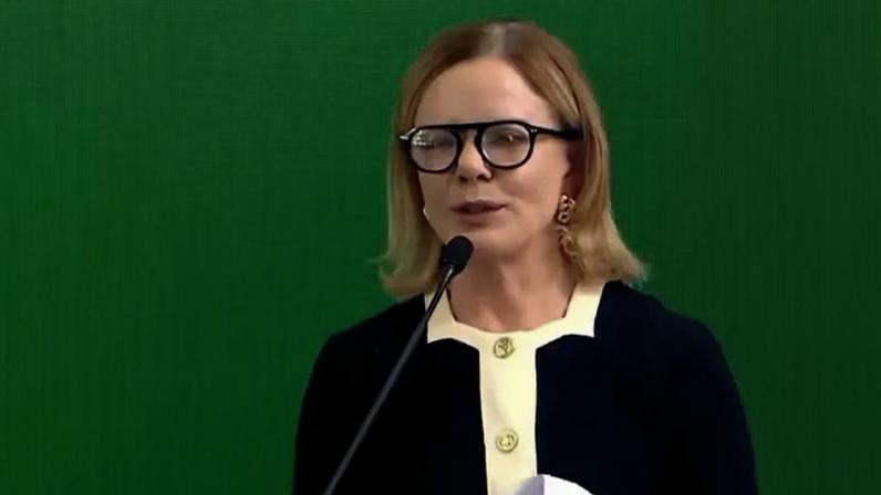 Ministra afirmou que a sociedade "isolou os traidores e seus aliados" no Brasil. Gleisi ainda destacou que diálogo de Lula foi reconhecido pelo "mundo". (Foto: reprodução/Youtube Canal Gov)