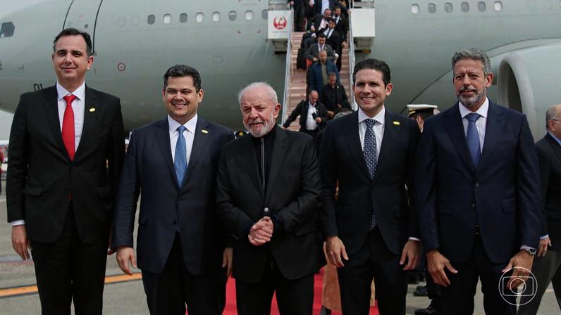 O ex-presidente do Senado, Rodrigo Pacheco, e o atual, Davi Alcolumbre. Do outro lado de Lula, o atual presidente da Câmara, Hugo Motta, e seu antecessor, Arthur Lira — Foto: Jornal Nacional/ Reprodução