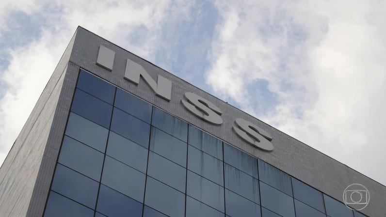 INSS cria regras para devolver descontos indevidos a herdeiros de aposentados e pensionistas que já morreram — Foto: Jornal Nacional/ Reprodução