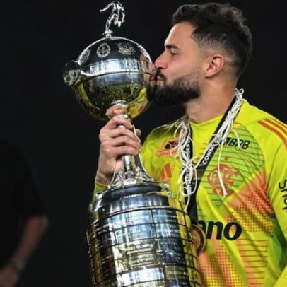 Goleiro do Flamengo volta ao Brasil para nascimento do filho