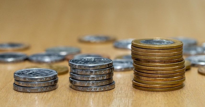 Salário mínimo de 2026 deve ficar em torno de R$ 1.621; veja cálculo