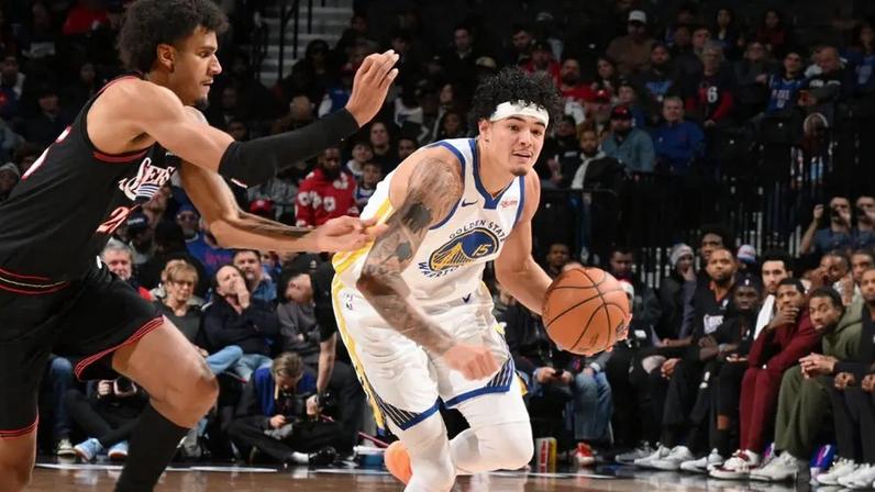 Gui Santos, do Golden State Warriors, em ação contra o Phidelphia 76ers na NBA (Foto: David Dow/NBAE via Getty Images/AFP)