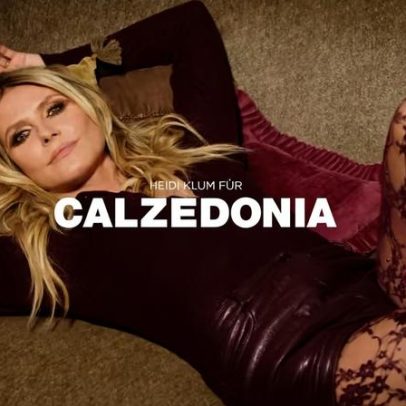 Heidi Klum utiliza hot pants de couro com rendas em anúncio da Calzedonia