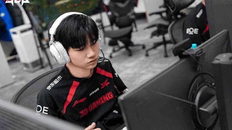 JD Gaming elimina a EDG e avança à semifinal da Demacia Cup 2025