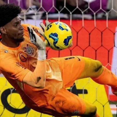 Hugo celebra a classificação do Corinthians na Copa do Brasil