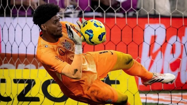 Hugo celebra a classificação do Corinthians na Copa do Brasil