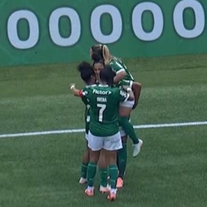 Palmeiras goleia o Corinthians e abre vantagem na final do Paulistão feminino
