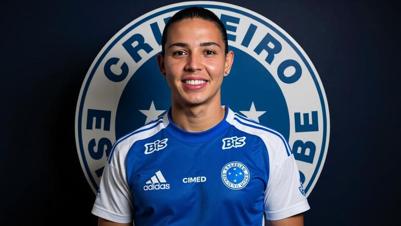 Gisseli, do Cruzeiro, venceu o Prêmio ESPN Bola de Prata como lateral. Arte ESPN