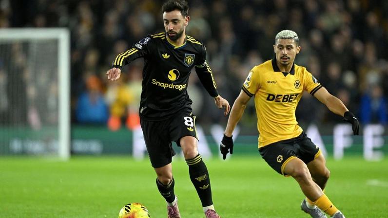 United derrota Wolverhampton e aproxima-se do pelotão da Premier League