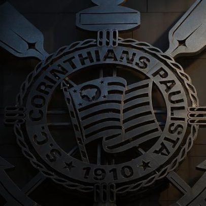 Abel garante permanência de dupla no Palmeiras e admite novas saídas