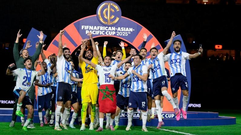 Decisivo! Arrascaeta aproveita falha da defesa e marca em Cruz Azul x Flamengo; VEJA (0:43)