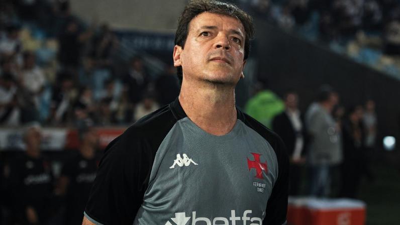 Diniz: torcida do Vasco está machucada, mas se anima com energia no Maracanã