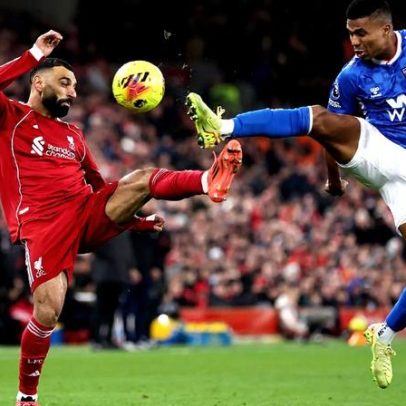 Leeds vence Chelsea, anula trio brasileiro e sobe na Premier League