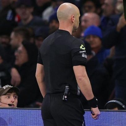 FIFA propõe revisão de VAR para lances de escanteio e segundo amarelo na Copa